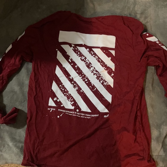 Long sleeve men’s graphic shirt. - Picture 2 of 2